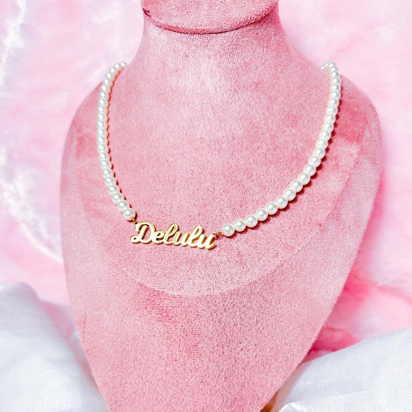 Delulu Pearl Necklace